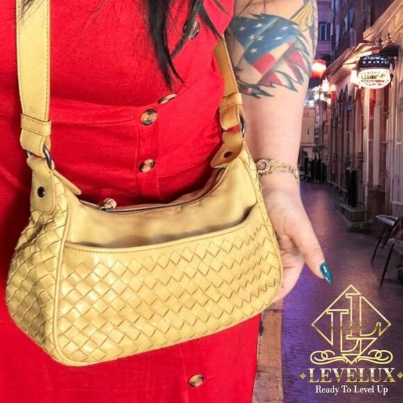 Bottega Veneta Handbags - 💎✨BEAUTIFUL✨💎Authentic Bottega Veneta Crossbody Bag